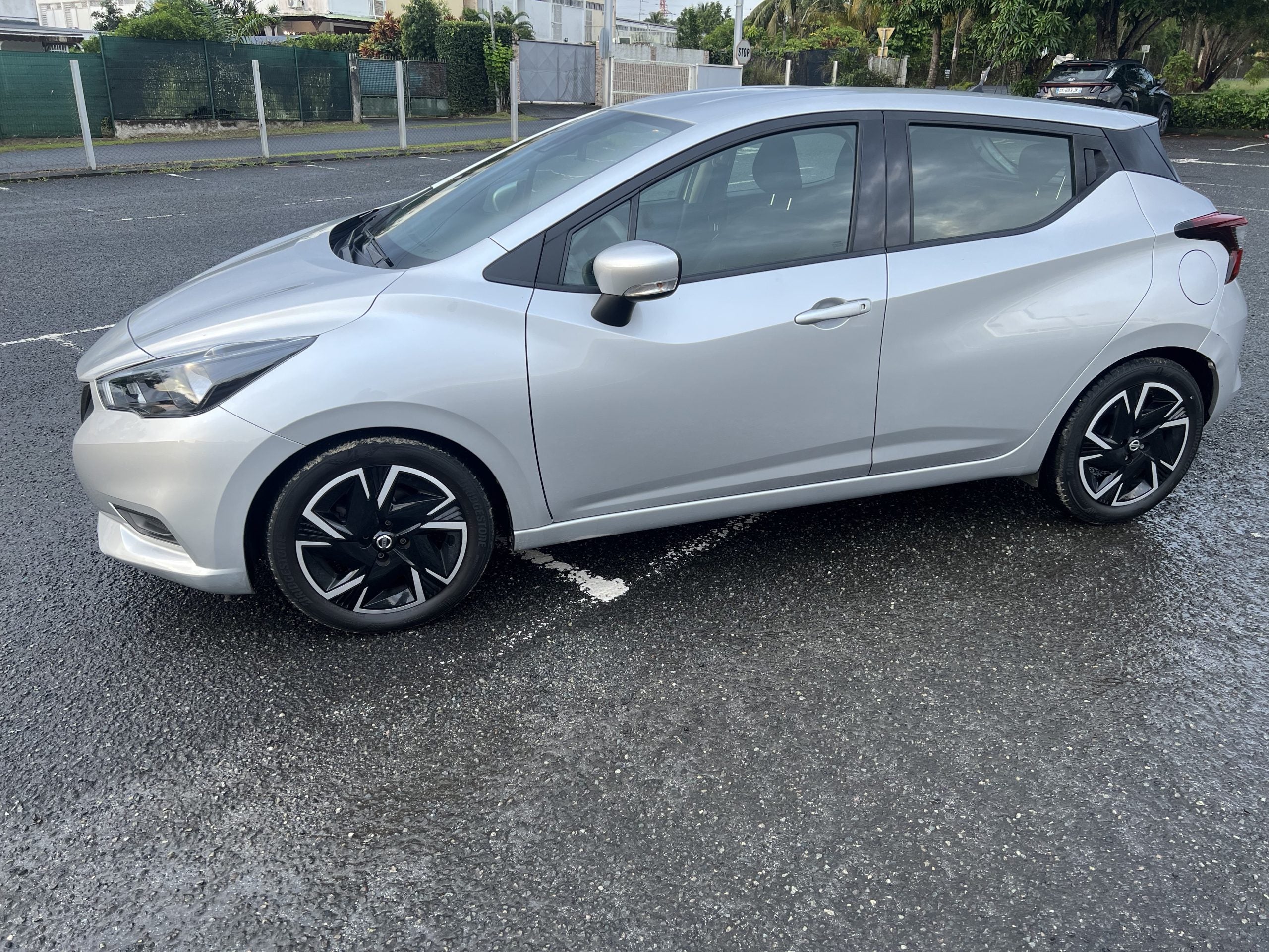 Nissan Micra Grise – Boîte automatique